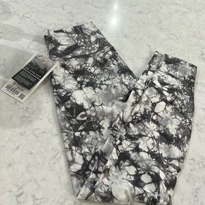 NWT LULU wunder under HR tight 28”